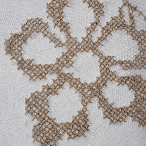 Vintage Embroidered Linen Tablecloth Ripple Edges Flower Leaf Design - Picture 3 of 9